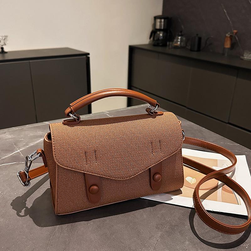 

Popular small bag women s summer new fashion messenger bag portable mailman small square bag