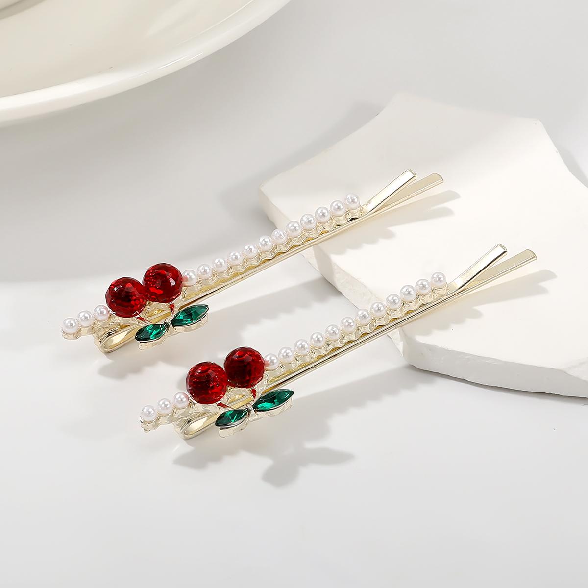 

2 шт. Модные, милые и очаровательные заколки для волос с жемчугом и вишнями, боковые зажимы, для челки, для непослушных волос, заколки-невидимки, головной убор Size fits all