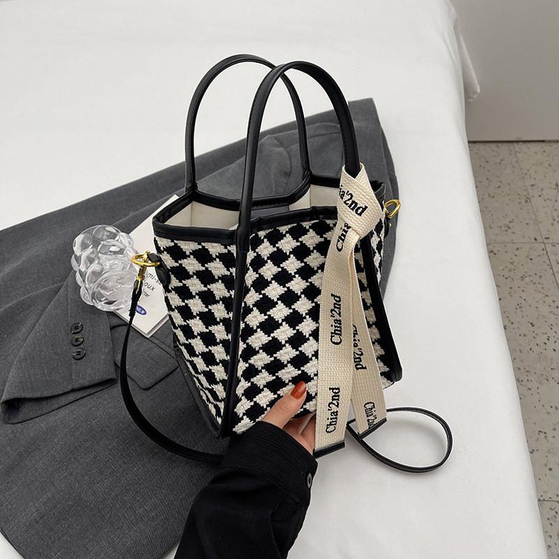 Chic Retro Handbag For Women 2023 New Contrast Color Bucket Bag High-end Small Shoulder Bag Black