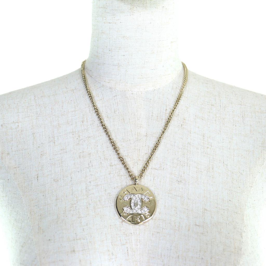 Pristine CHANEL Necklace COCO Mark Rhinestone Logo Medal Top Pendant gold B25A Used