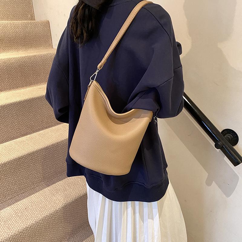 2025 New Senmeng Trend Handbag Women's Bucket Bag Niche Design One Shoulder Crossbody Textured Chain Bag