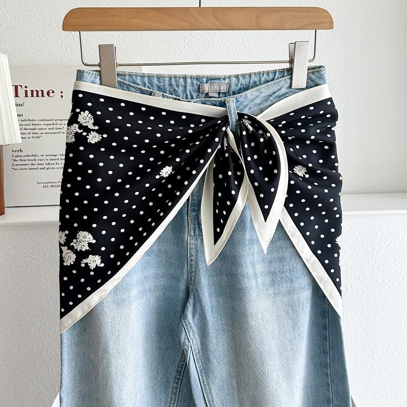 Black and white retro cashew flower triangle scarf silk scarf female Korean version temperament versatile stacked wear waist fart curtain bag head