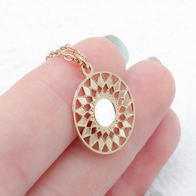 Fashionable Sun Flower Necklace Shell Piece Round Pendant Temperament Versatile Clavicle Chain Female Accessories New Products