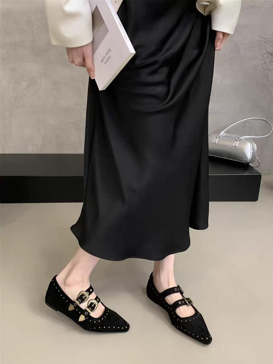 

Retro pointed shallow mouth Mary Jane shoes women s 2025 autumn new rivet belt design flat sole shoes 35