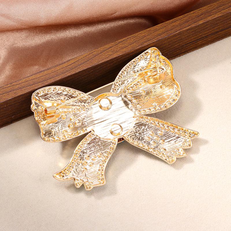 Palace Style Vintage Ribbon Bowknot Crystal Brooch Badges For Women Men Retro Middle Design Bow Drip Oil Pin Corsages Buckles