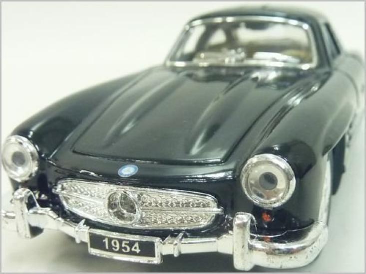 

Kinsmart 1954 300SL масштабная литая черная модель купе Mercedes-Benz, 1/36 чёрный