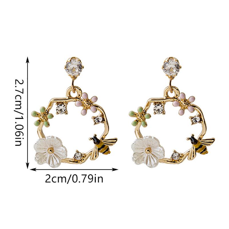 1Pair Hollow Wreath Flower Earrings For Women  Sweet Bee Stud Earring Girl Wedding Party Jewelry