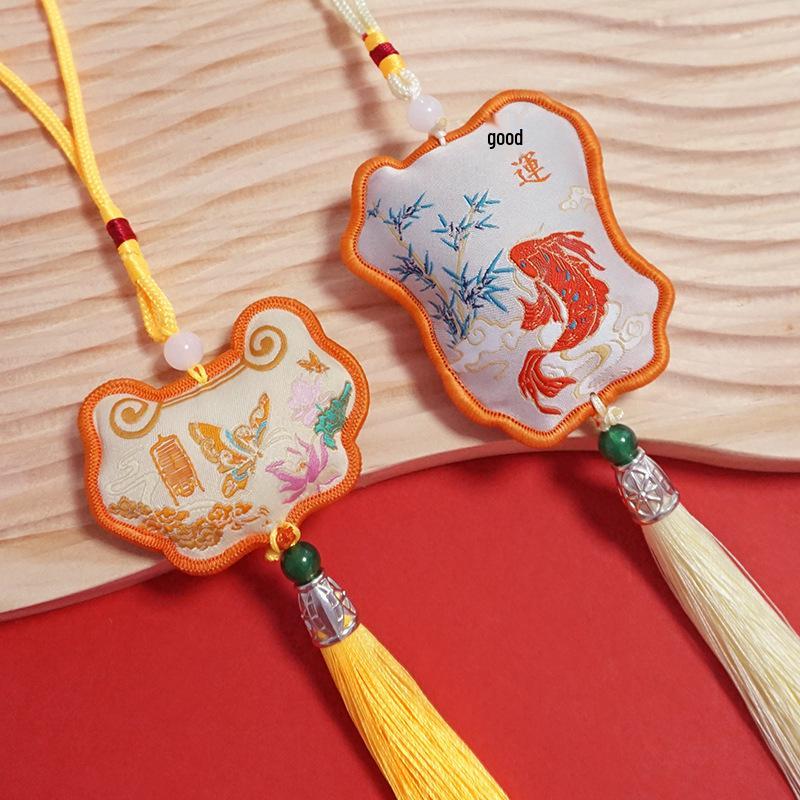 Mid-Autumn Festival Embroidered Peace Charms: Scented Sachets & Hanging Ornaments for Peace and Prosperity.