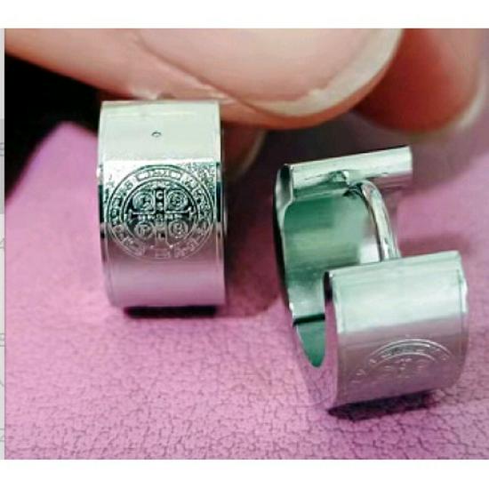 

Trendy Unisex Titanium Steel Stud Earrings: Simple, Stylish & Chic
