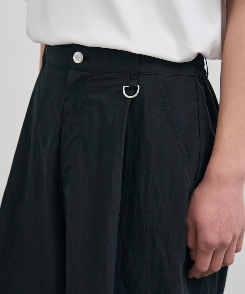 Piali Diagonal Pocket Nylon Wrinkle Bermuda Shorts (Black)