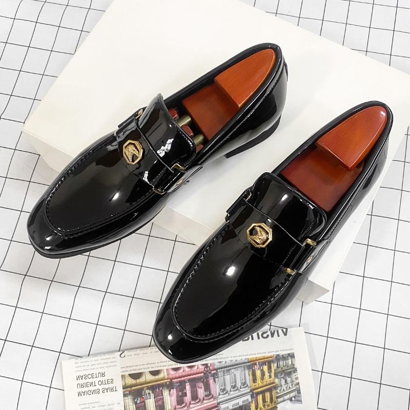New Designer British Pointed Metal Badge Wedding Dress Leather Shoes Moccasins Prom Homecoming Party Footwear Zapatos Hombre