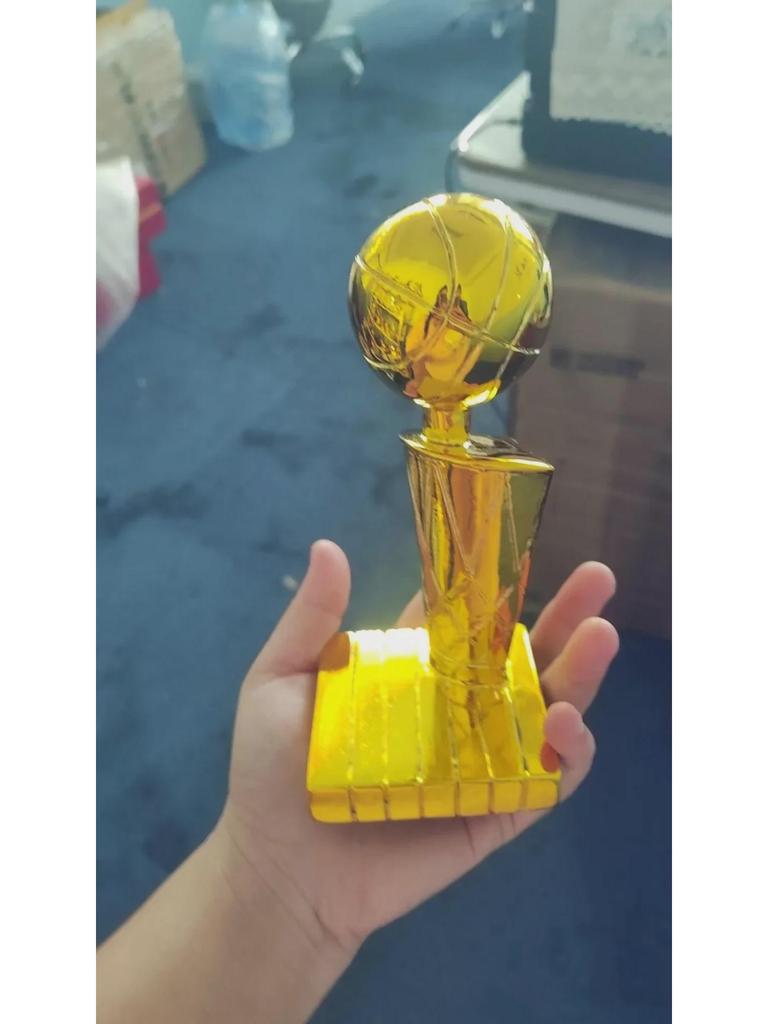 NBA-Meisterschaftstrophäe: O'Brien Cup Basketball-Erinnerungsstücke mit Curry, Kobe und James