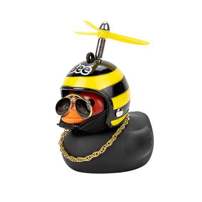 Pato de Goma Rompevientos Juguete Adornos para Motocicleta Coche Pato Amarillo Decoración para Salpicadero de Coche con Gafas Geniales Casco con Hélice