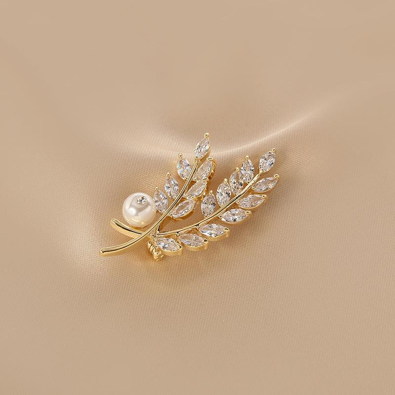 Chic Butterfly Brooch for Women - High-End Fashion Corsage