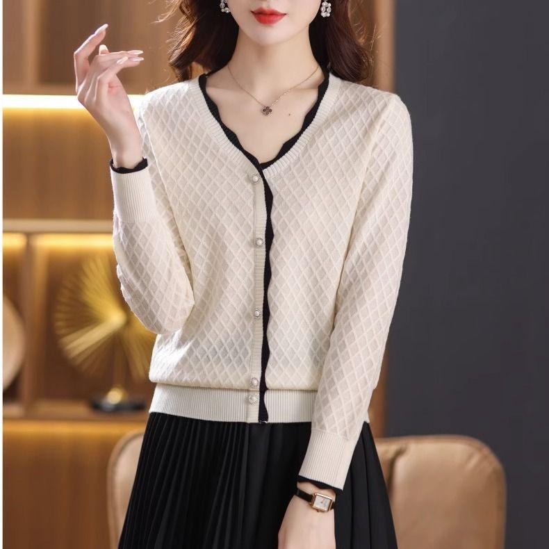 

Свитер с V-образным вырезом, волнистым краем, облегающего кроя, с длинными рукавами и пуговицами XL (115-125 jin) белый