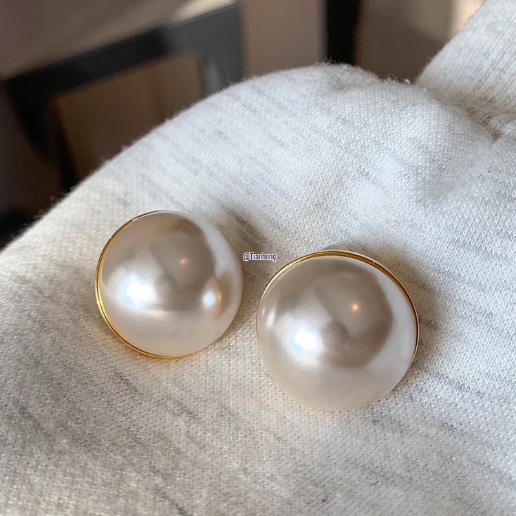 Hepburn Style Pearl Stud Earrings - European & American Design, Elegant, Light Luxury