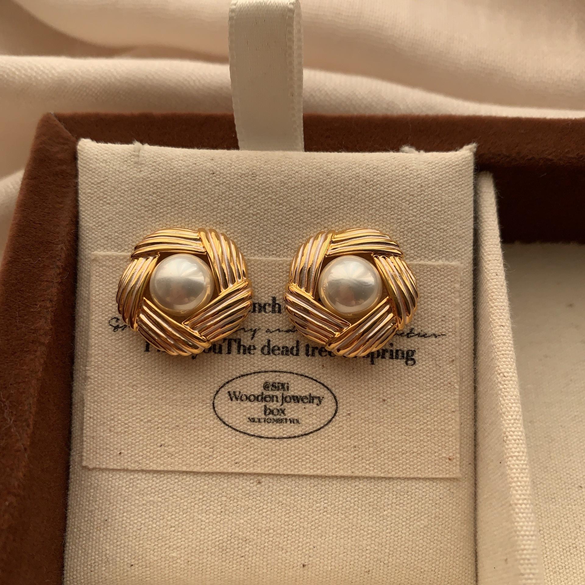 Gold Three-Dimensional Woven Pearl Stud Earrings French Retro Light Luxury Texture High-End Three-Dimensional Personality