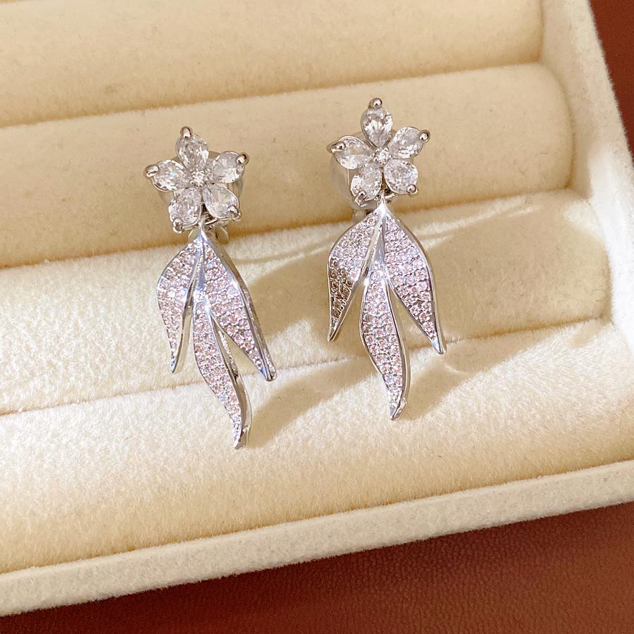 14K Gold-Plated Zircon Flower Tassel Clip-On Earrings: Elegant & Luxurious No-Piercing Jewelry