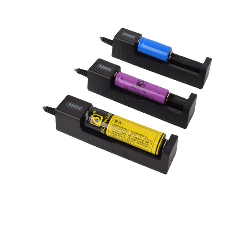 Univerzálna 3,7V USB nabíjačka batérií pre batérie do bateriek 16340, 14500, 18650, 26650