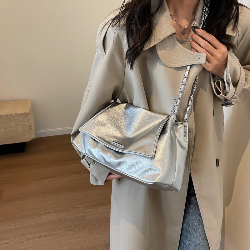 Large Capacity Bag Women 2025 New Popular High-end Shoulder Bag Summer Super Fire Commuter Chain Messenger Bag