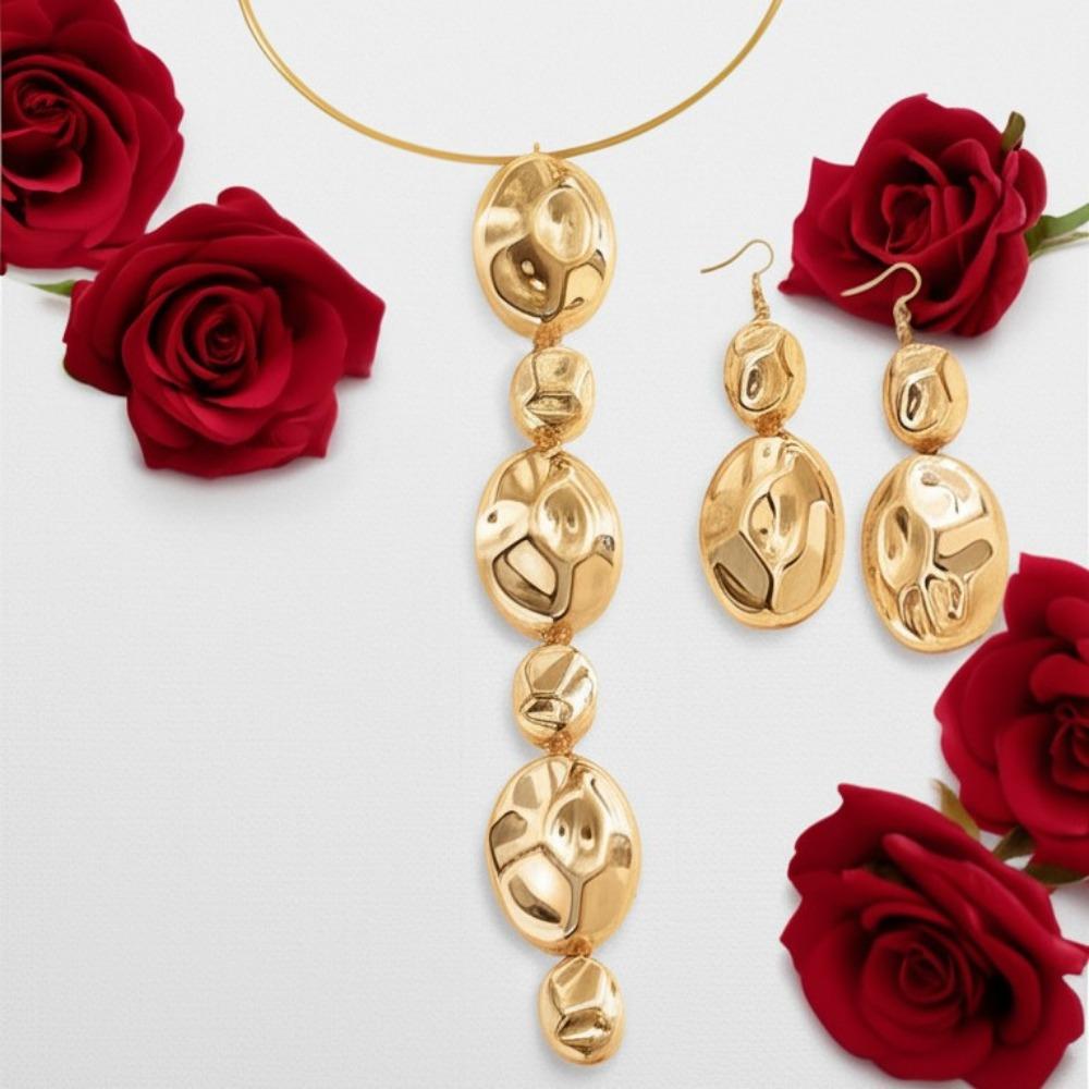 European and American Design Glossy Metal Folds Irregular Pendant Necklace Collarbone Necklace