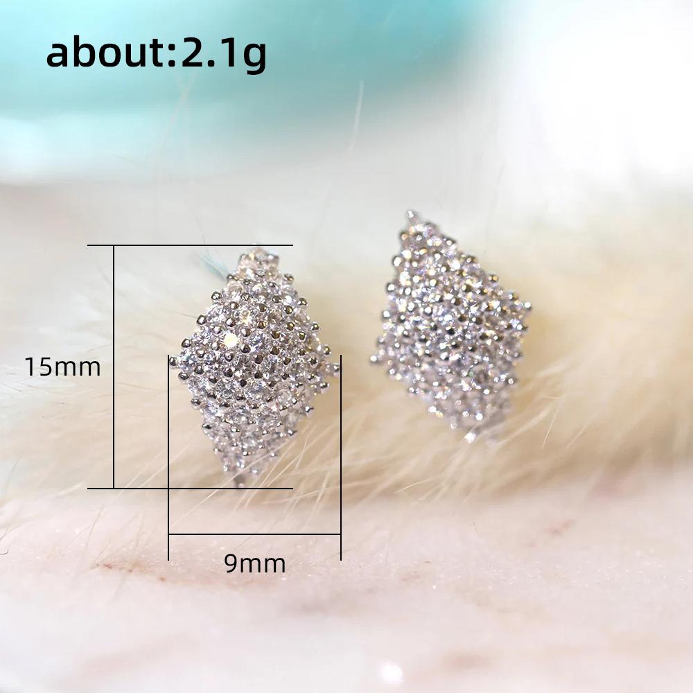 Nouvelles Boucles d'Oreilles Modernes pour Femmes en Zircone Cubique Piercing d'Oreille Couleur Argent/Couleur Or Bijoux Simples et Polyvalents pour Femmes 2022
