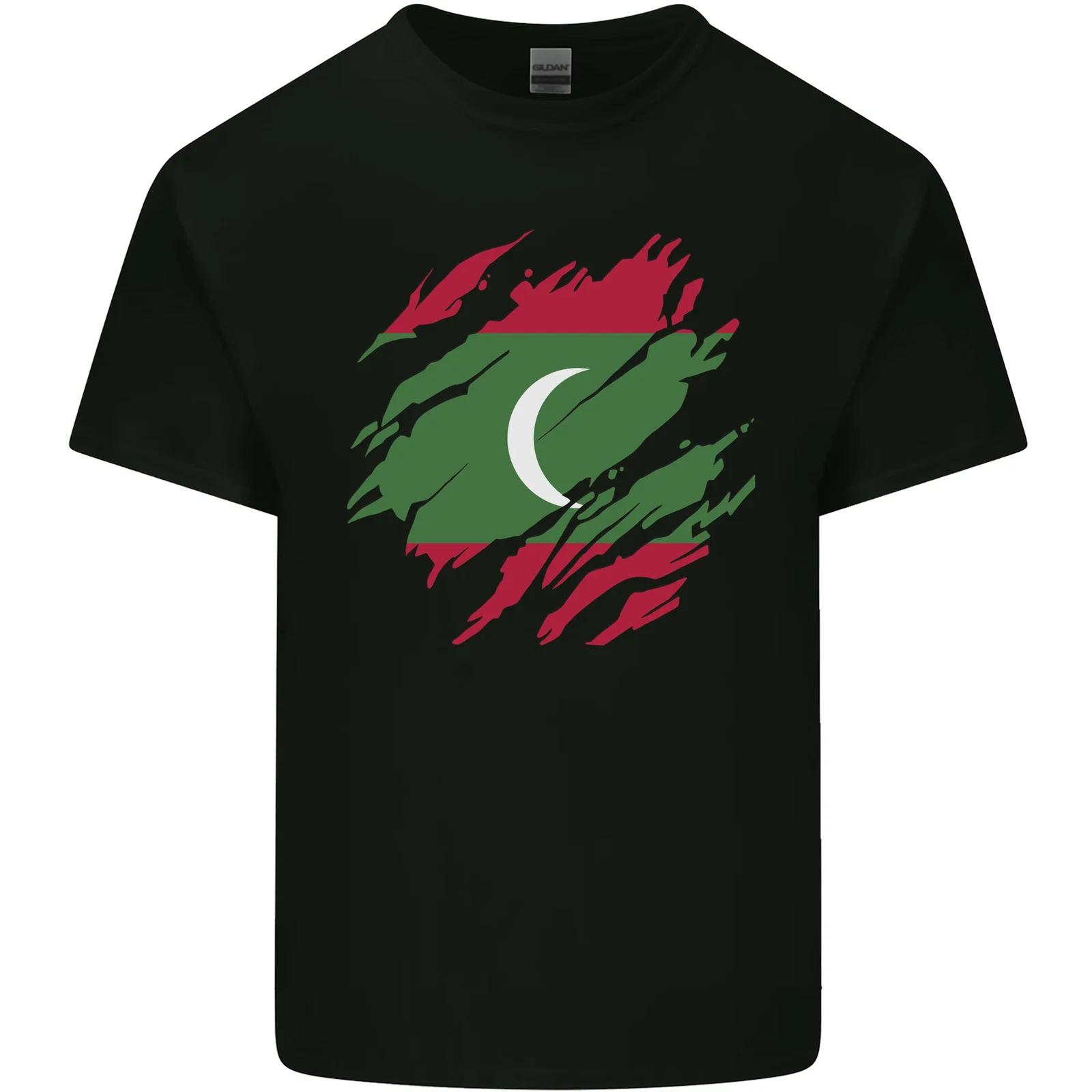 

Torn Maldives Flag Maldivian Day Football Kids T-Shirt Childrens 3XL