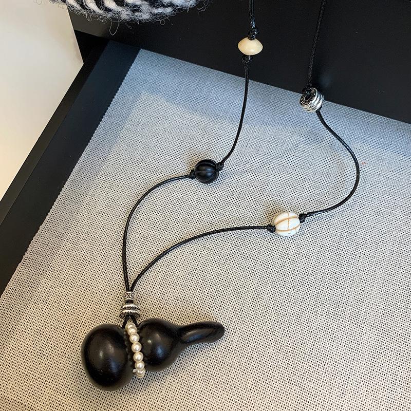 Elegant Retro Waxed Cord Wood & Pearl Necklace for Women - Versatile Fashion Jewelry