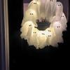 Halloween Geisterkranz Weiße Geistergirlande Gruselige Innen- und Außendekoration zum Aufhängen für Haustür Wand Party Gruselige Girlande