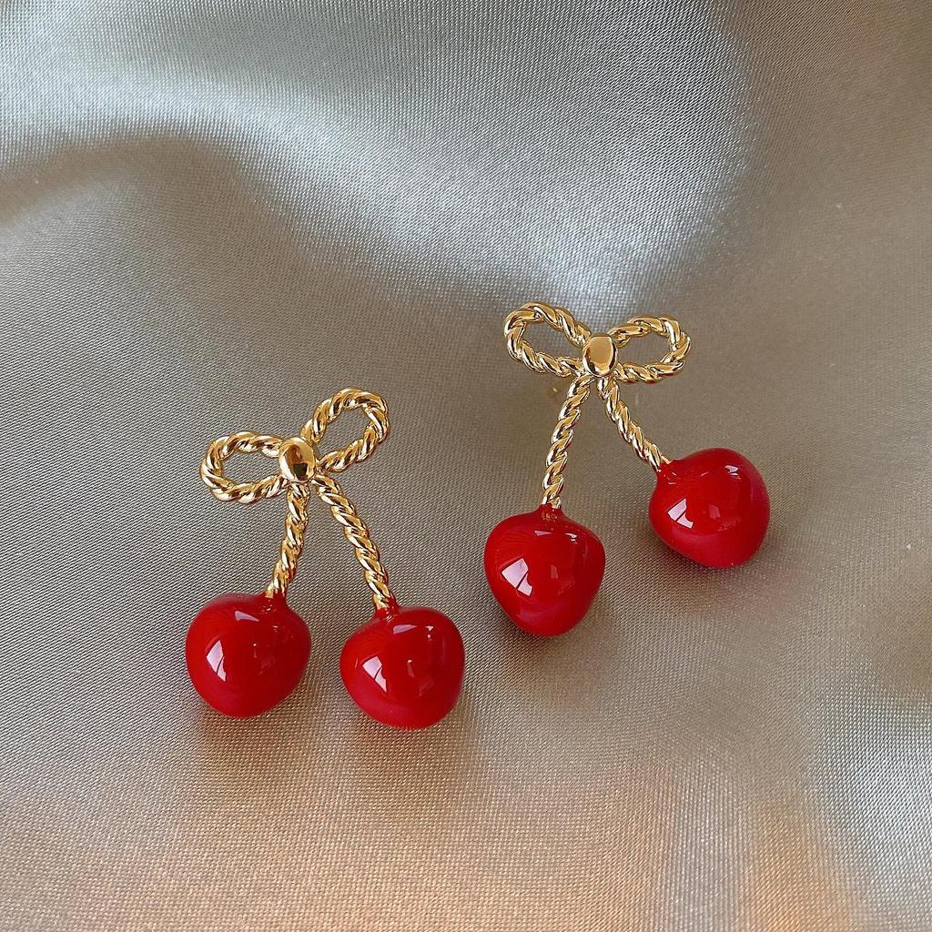 Luxury Silver Diamond-Inlaid Red Flower Pearl Stud Earrings: Elegant Design with a Fashionable Flair
