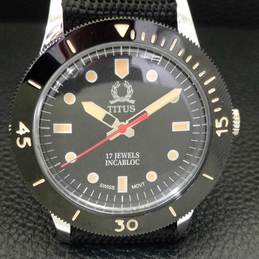 VINTAGE TITUS HAND-WINDING TURNABLE BEZEL SWISS MENS BLACK DIAL WATCH a700223-5 R202-a700223