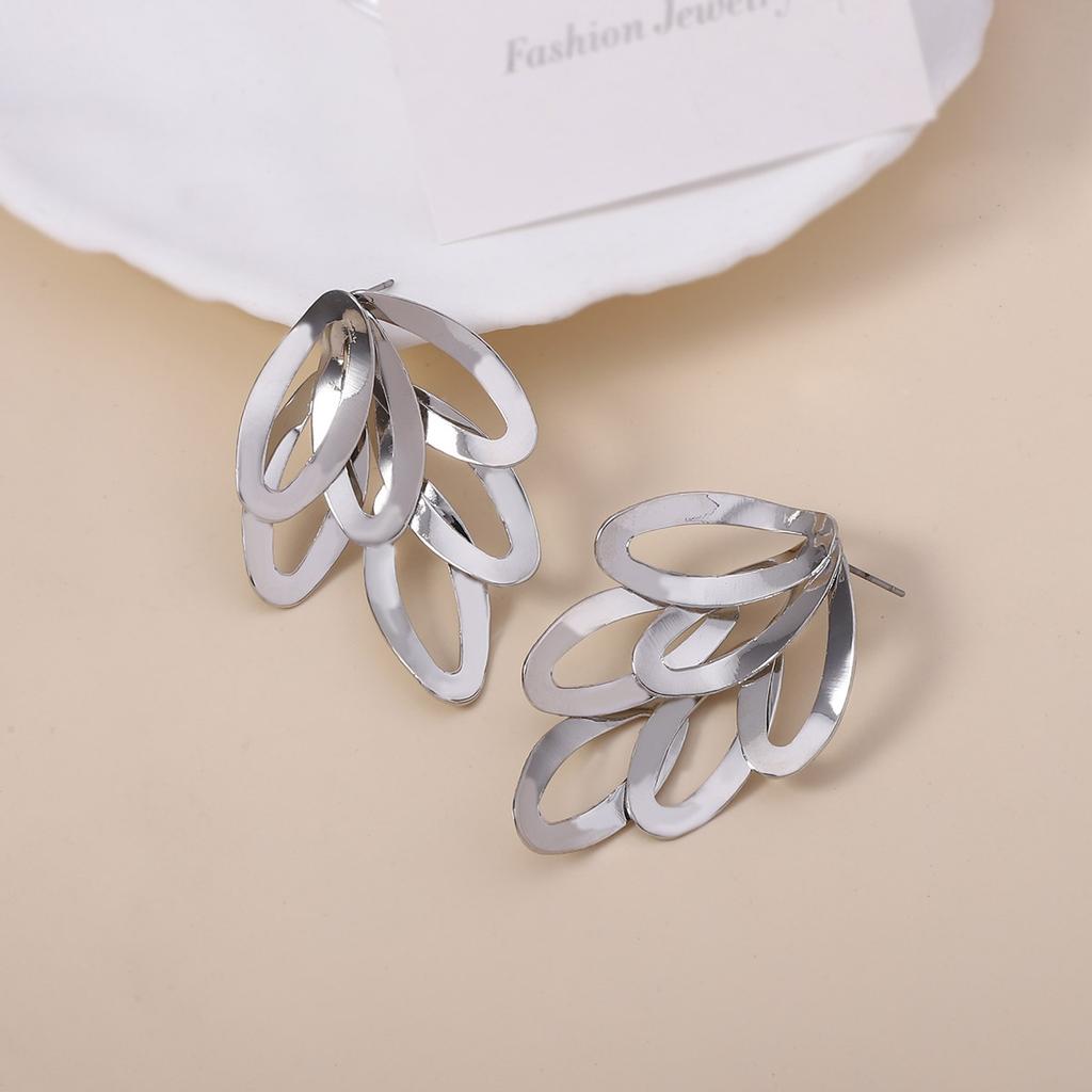 Retro Exaggerated Metal Hollowed-out Leaf Personalized Stud Earrings with a Niche Design Sense for Women