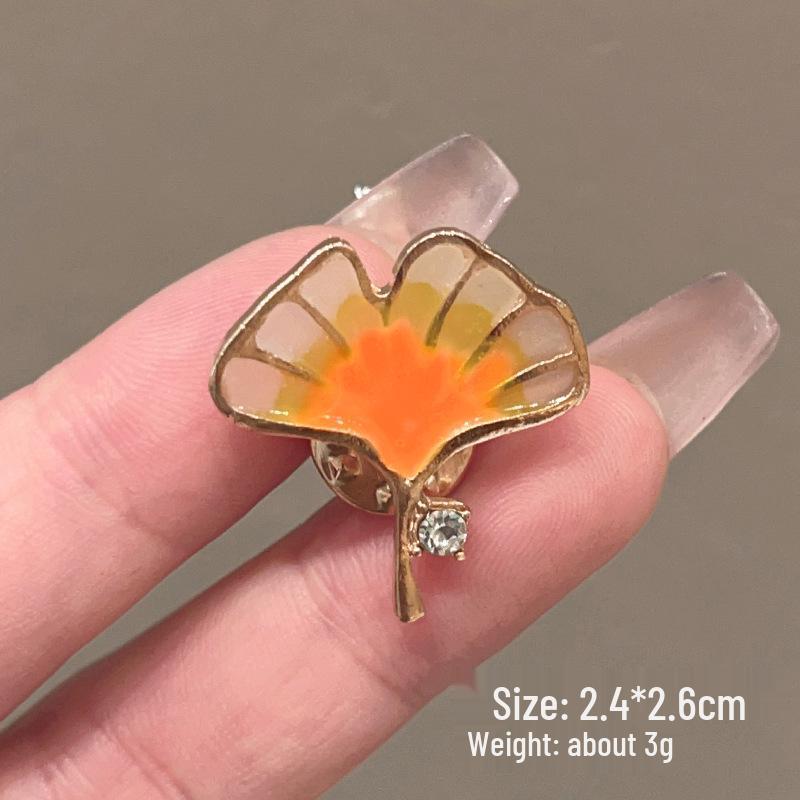 Exquisite Luxus Damen Brosche Anstecknadel Rotes Ahornblatt: High-End Begrüßungsaccessoire