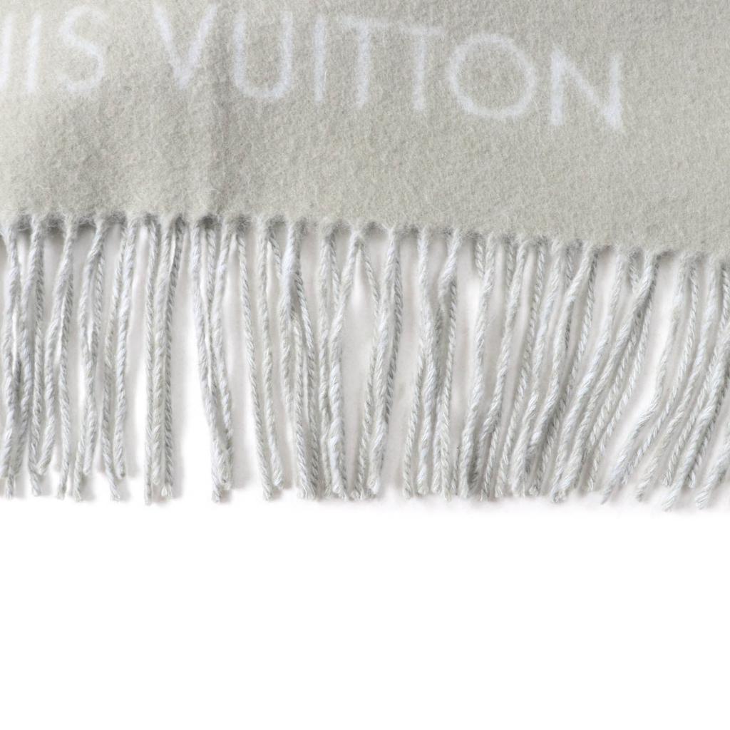 Great LOUIS VUITTON Stall Escalp Reykjavik Gray light blue cashmere M70462 Used