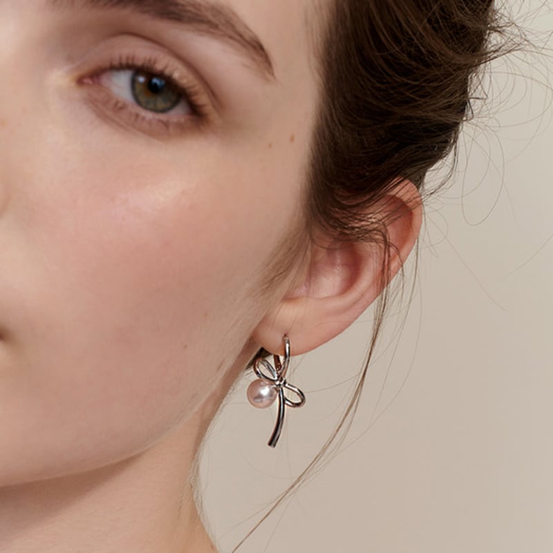 Hei Hug Pearl Ribbon Earring