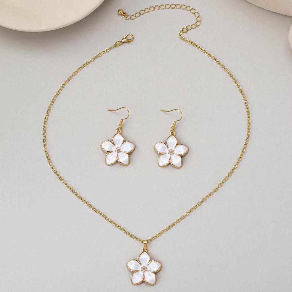 Sakura Japanese Korean Clover Pendant Necklace - Women's Fresh, Versatile Exquisite Gift