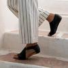 Mulheres verão sapatos de couro sandálias planas fivela cinta chinelos boca de peixe