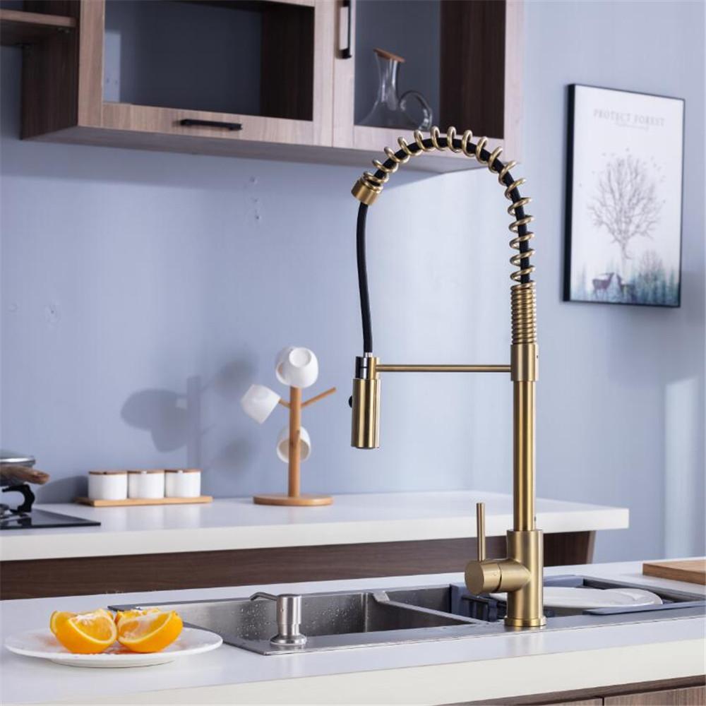 

Смесители для кухонной мойки Tuqiu, латунный смеситель с выдвижной насадкой, однорычажный вращающийся кран для горячей и холодной воды с матовым золотым покрытием