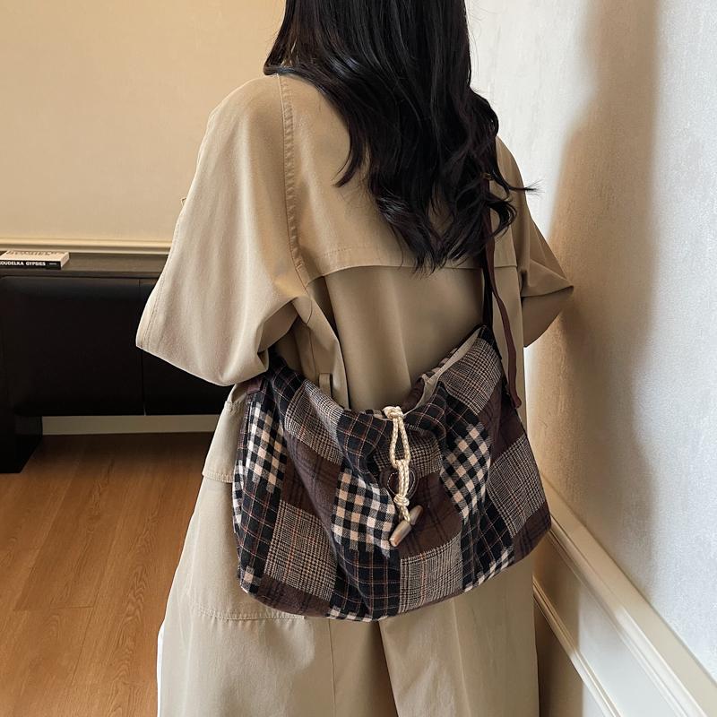 Pig Bag Women's Large Capacity Tote Bag Lightweight Retro Shoulder Crossbody Bag