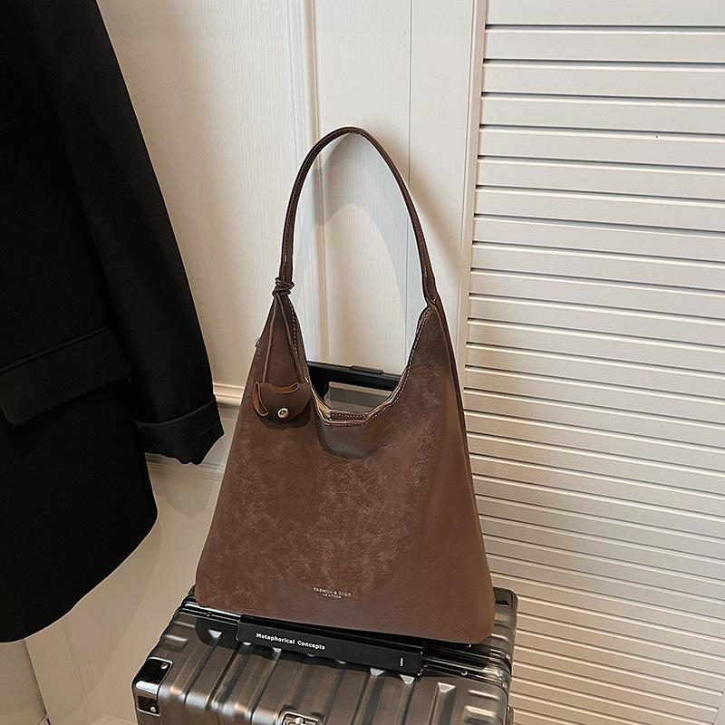 Commuter retro matte bag autumn and winter new fashionable large-capacity shoulder bag going out tote bucket bag