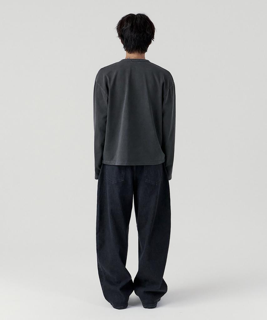 GNOK [Crop] Pigment Henley Neck Long Sleeve T-Shirt [Charcoal]