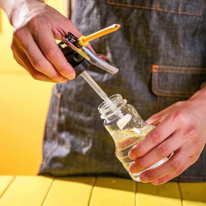 Deli Manual Long-Nozzle Oil Can