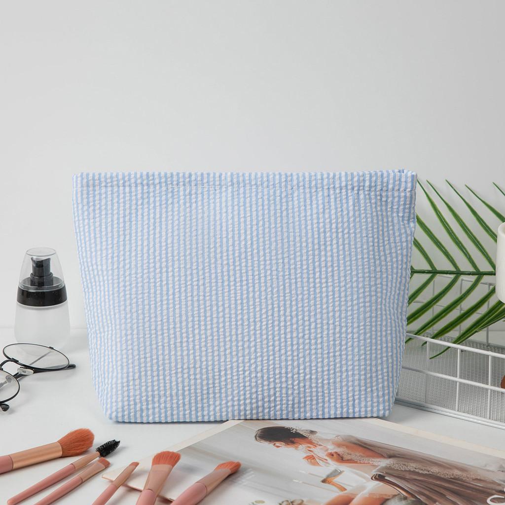 Modern Striped Polyester Toiletry Bag With Breathable Design For Travel And Daily Use