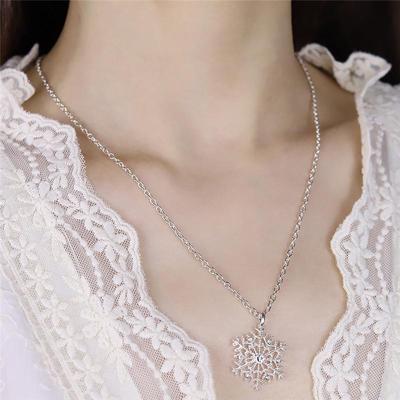 Japanese & Korean Snowflake Diamond Pendant Necklace - Simple, Elegant Clavicle Chain with Hollow Christmas Snowflake Design