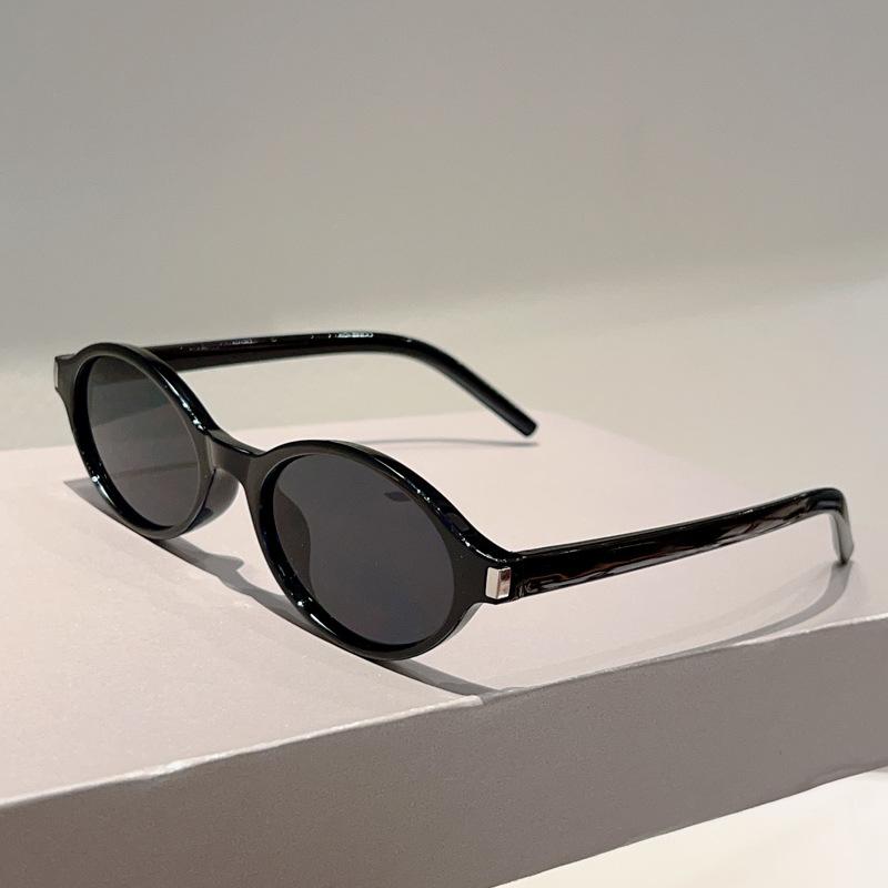 Classic Oval Vintage Sunglasses Women For Men Luxury Brand Designer Punk Shades Sexy Ladies Rivet Popular Sun Glasses Uv400