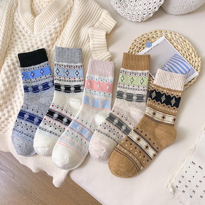 Autumn and Winter Retro Diamond-patterned Striped Thickened Cashmere Mid-calf Socks for Trendy Women