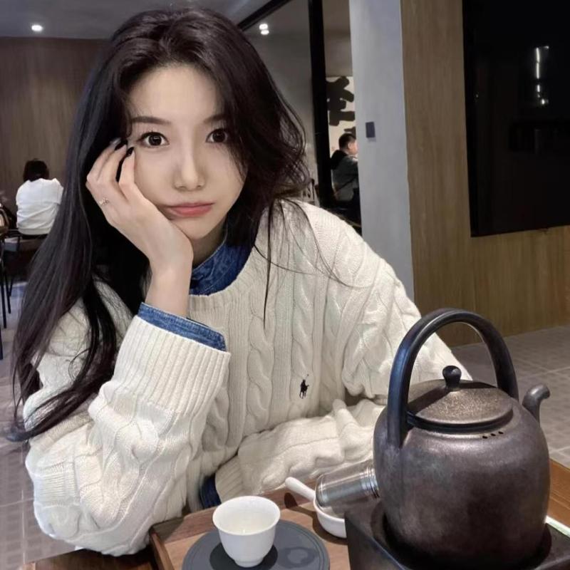 EastRogue Embroidered Round-neck Knitted Sweater, Warm for Autumn and Winter, Cable-knit Couple Pullover.