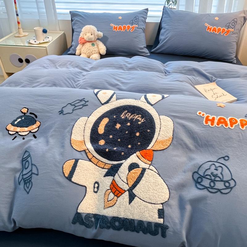 

Комплект постельного белья из четырех предметов Приятный к коже Дышащий Вышивка Стирающийся Простыня Пододеяльник Наволочка Комплект из трех предметов 1.2m bed