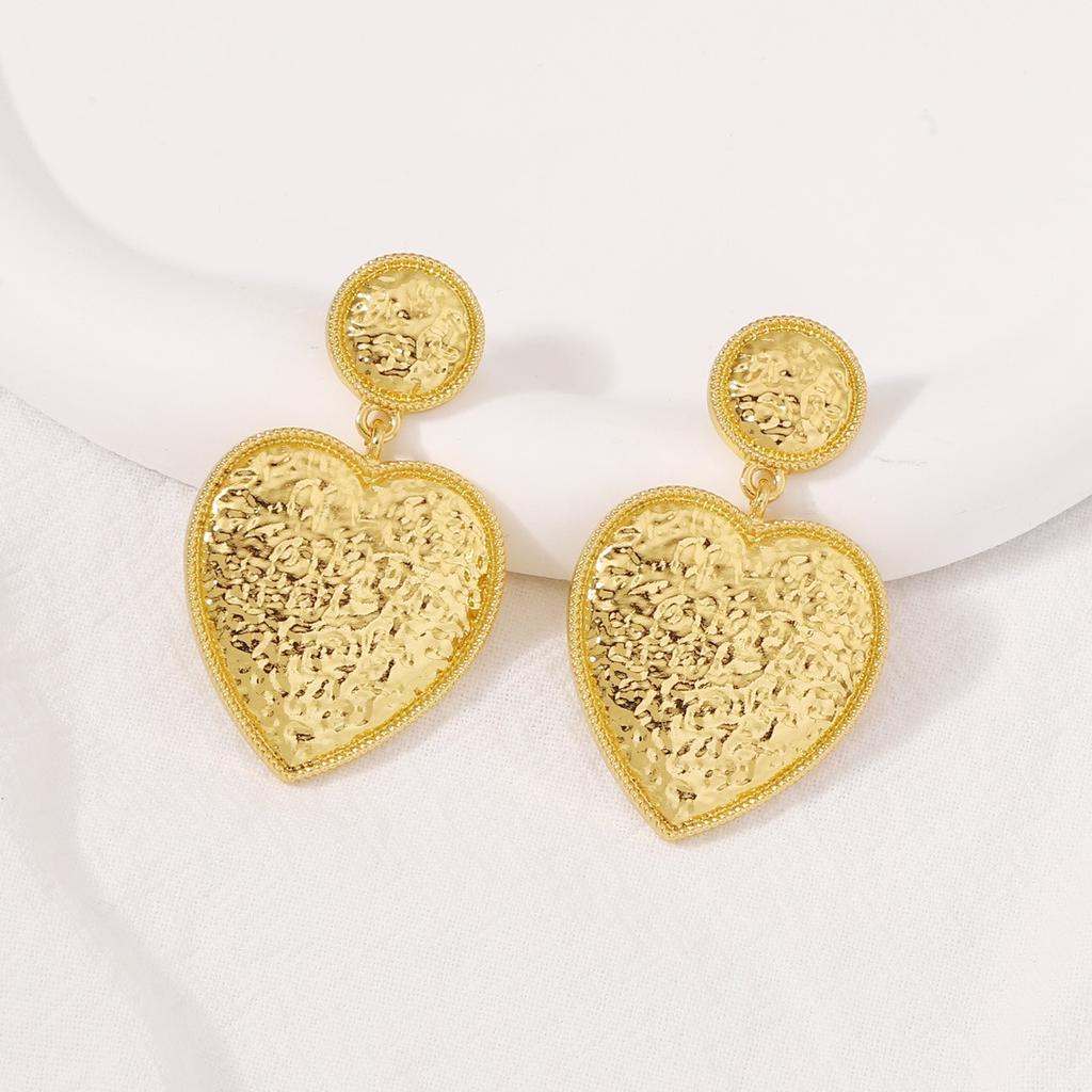 New Heart-shaped Alloy, Light Luxury, Versatile, Trendy and Fashionable Earrings for Women