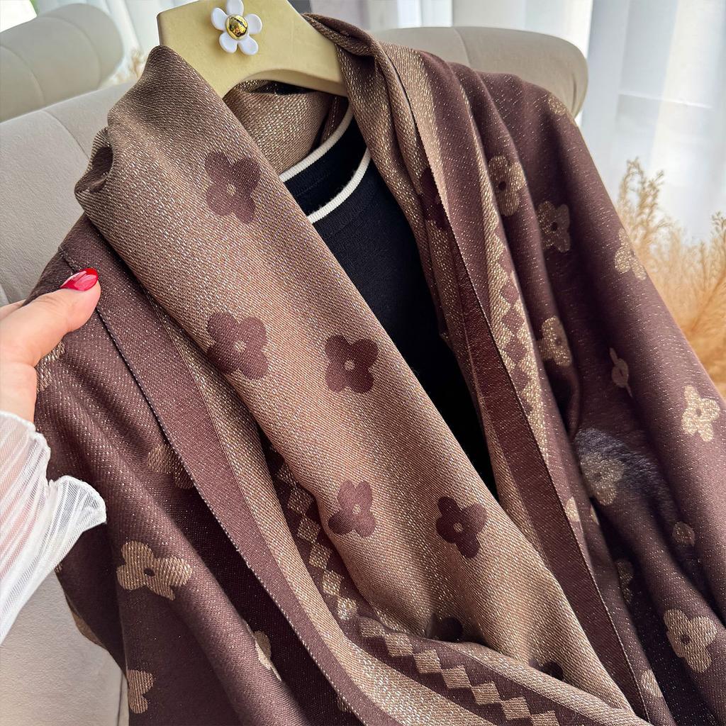 Scarf Female Winter New Fringed Shawl Fairy Four-leaf Clover Imitation Cashmere Thickened Warm and Cold Scarf